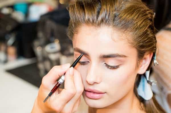 Senyum Cerah di Setiap Acara Cilacap: Makeup.bynadaa Hadir untuk Kebutuhan Rias Anda
